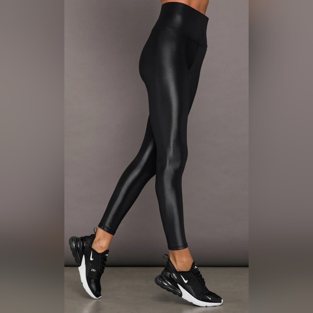 Carbon38 Set. Legging In Takara Shine Size XS & Nova Star Alya Bra Size S.